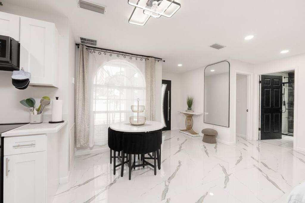 Luxury Style Townhome With Pool - 1 Miles To Bucs Stadium 탬파 외부 사진