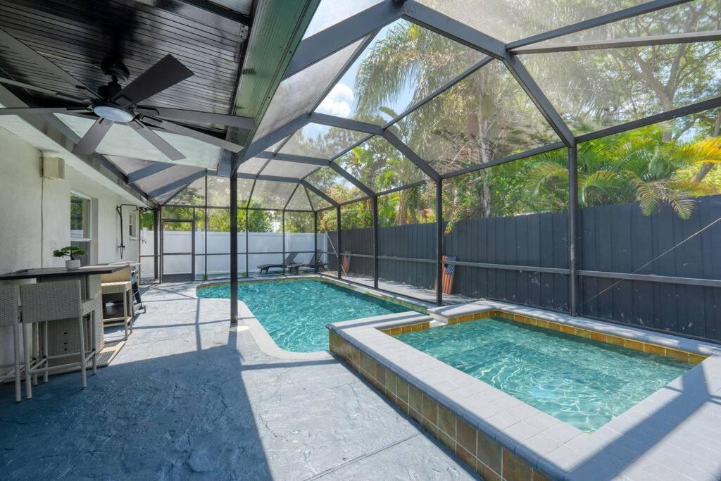 Luxury Style Townhome With Pool - 1 Miles To Bucs Stadium 탬파 외부 사진