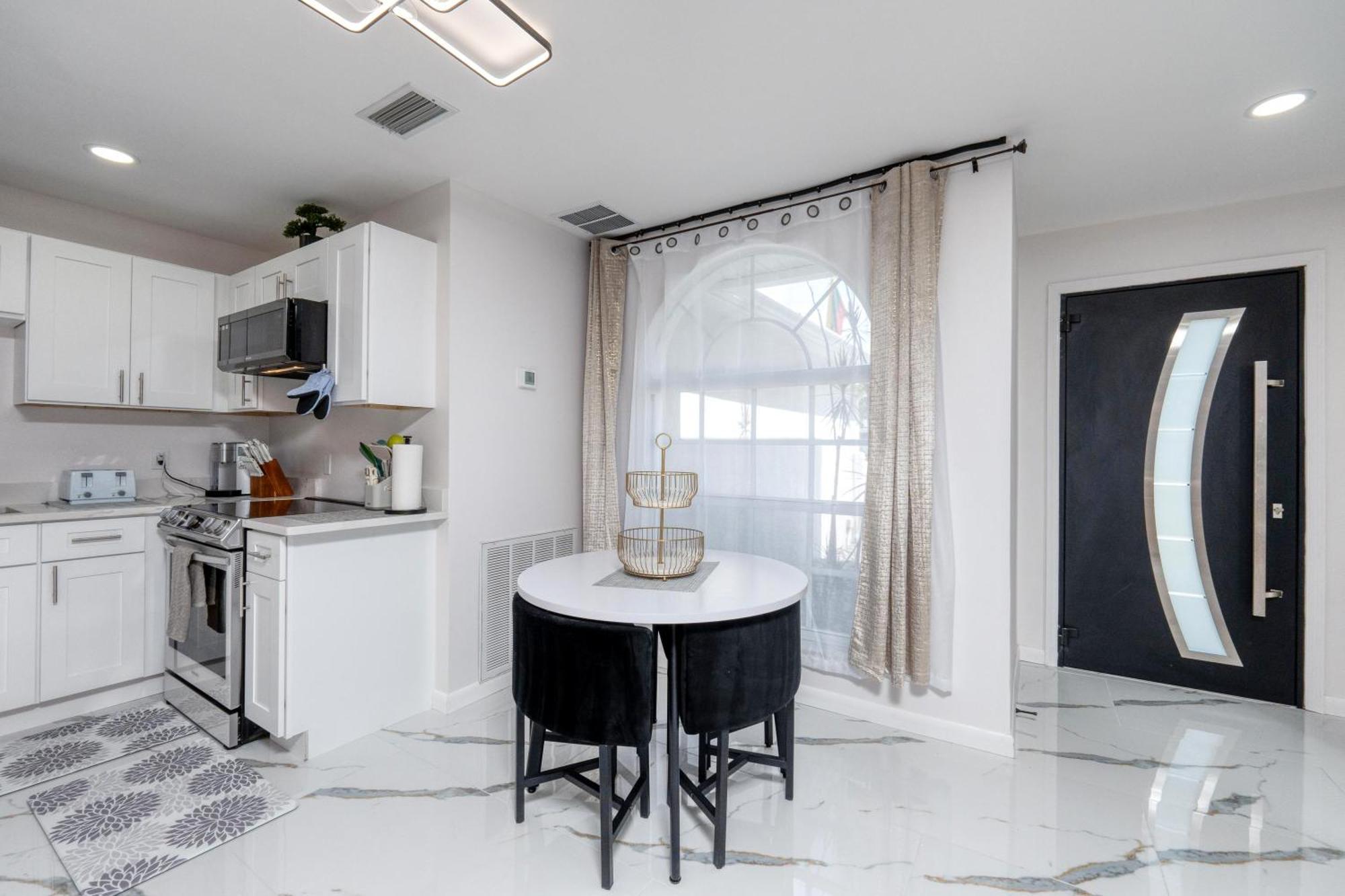 Luxury Style Townhome With Pool - 1 Miles To Bucs Stadium 탬파 외부 사진